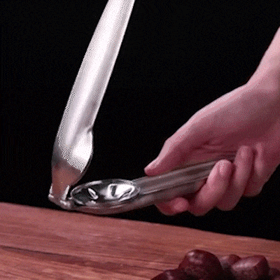 Accessorio 2 in 1 per noci e castagne - NutCracker